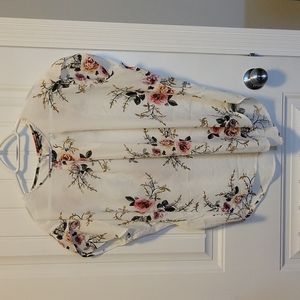 💚3/$20 Pretty Floral Tulip Sleeve Blouse